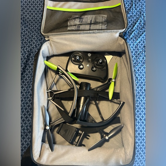 Gator drone and bag - Picture 4 of 4